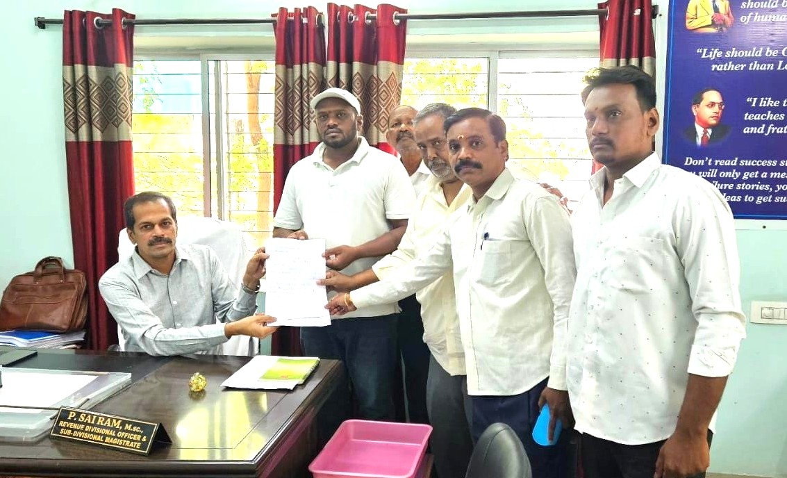 రాజీవ్ యువ వికాసం పథకంలో అధికారుల లాలుచీ