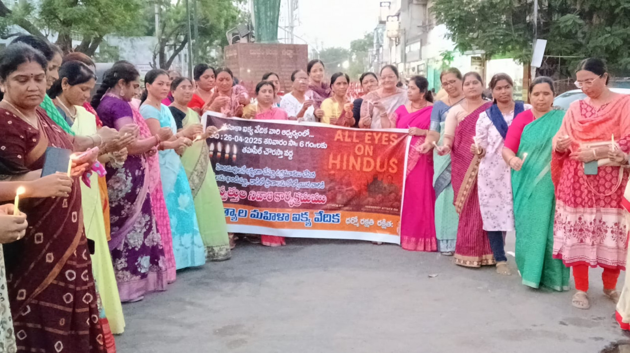ఉగ్రవాద పాకిస్తాన్ కు తగిన బుద్ధి చెప్పాలి.