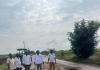 వర్షకొండ–ఇబ్రహీంపట్నం రోడ్డుపై శ్రమదానంతో  గుంతలు పూడ్చిన గ్రామ నాయకులు 