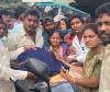 గాంధీ ఆసుపత్రి వద్ద పేదలకు దుప్పట్లు పంపిణీ