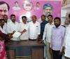 18 మంది లబ్ధిదారులకు రూ.3.94 లక్షల సీఎంఆర్‌ఎఫ్ చెక్కుల పంపిణీ