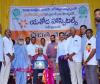 యశోద హాస్పిటల్ సురేందర్ రావుకు శ్రీ లక్ష్మీనరసింహస్వామి చిత్రపటం అందజేత 