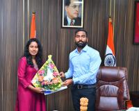 జిల్లా కలెక్టర్  సత్య ప్రసాద్  ను కలిసిన నూతన  గ్రూప్ 1 ఉద్యోగిని