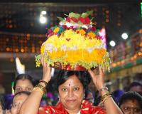 బల్కంపేటలో ఘనంగా బతుకమ్మ సంబరాలు