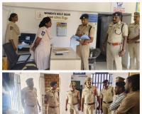మల్యాల పోలీస్ స్టేషన్ ను ఆకస్మిక తనిఖీ చేసిన జిల్లా ఎస్పీ  అశోక్ కుమార్  విజిబుల్ పోలీసింగ్ పై ప్రత్యేక దృష్టి సారించాలి  సైబర్ నేరాల నివారణ పై ప్రజలకు అవగాహన కల్పించాలి 