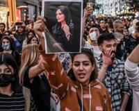 ఆమె ధరించేది ఎవరు నిర్ణయించాలి? ఇరాన్‌లో హిజాబ్ చట్టాలపై మహిళల తిరుగుబాటు