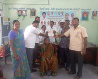 సీనియర్ సిటిజెన్స్ అసోసియేషన్ ను ఆశ్రయించిన  వృద్దు రాలు