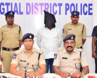 మెటా ఫండ్ నిందితుల అరెస్ట్ ల్యాప్ టాప్, ఏటీఎం ,క్రెడిట్ కార్డ్స్ పాస్బుక్కుల స్వాధీనం_   ఎస్పీ అశోక్ కుమార్