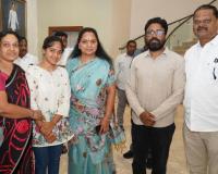 పేదింటి విద్యార్థిని చదువుకు తెలంగాణ జాగృతి అండ