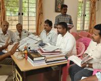 పట్టణం అభివృద్ధి పనులపై మున్సిపల్ అధికారులతో ఎమ్మెల్యే డా.సంజయ్ సమీక్ష