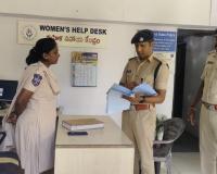 మల్యాల పోలీస్ స్టేషన్ ను ఆకస్మిక తనిఖీ చేసిన  ఎస్పీ అశోక్ కుమార్