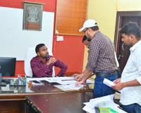 తహసిల్దార్ కార్యాలయం ను ఆకస్మిక తనిఖీ చేసిన జిల్లా కలెక్టర్ సత్యప్రసాద్.