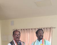 ఏఐసీసీ జిల్లా ఇన్చార్జ్ జయ కుమార్ ను కలిసిన  షేక్ చాంద్ పాషా 