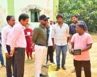 మక్కల కొనుగోలు కేంద్రాన్ని పరిశీలించిన. జిల్లా కలెక్టర్ సత్య ప్రసాద్ 