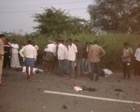 గొల్లపల్లిలో రెండు బైక్ లు డీ - ఇద్దరి మృతి