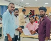 వీధి కుక్కల బారి నుండి రక్షించండి 