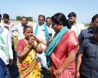 కరీంనగర్‌లో కల్వకుంట్ల కవిత పర్యటన:: రైతు సమస్యలపై ప్రభుత్వాన్ని నిలదీసిన జాగృతి అధ్యక్షురాలు