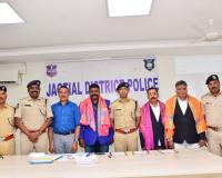 నేరం చేస్తే శిక్ష తప్పదు: జిల్లా  ఎస్పీ  అశోక్ కుమార్    నిందితులకు  శిక్ష పడే విధంగా కృషి చేసిన పిపి లను అభినందించి ప్రశంసా పత్రాలు అందజేసిన ఎస్పీ 