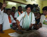 నవీన్ యాదవ్‌కు మద్దతుగా పీసీసీ వైస్ ప్రెసిడెంట్ డా. కోట నీలిమ ప్రచారం