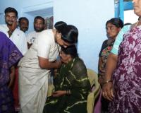 చేవెళ్ల బస్సు ప్రమాదం బాధితులను పరామర్శించిన కల్వకుంట్ల కవిత 