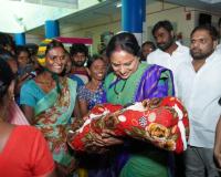 నల్గొండ ప్రభుత్వ ఆసుపత్రిని సందర్శించిన కల్వకుంట్ల కవిత – చిన్నారికి “దీక్ష” అని పేరు