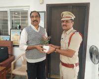 ఎమ్మెల్యే డా. సంజయ్ కుమార్‌ను కలిసిన కొత్త రూరల్ ఎస్ఐ