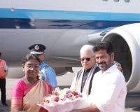 రాష్ట్రపతికి రేవంత్ రెడ్డి స్వాగతం