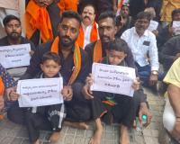 హైదరాబాద్‌లో ఉద్రిక్తత:డీజీపీ కార్యాలయం ముట్టడించిన భక్తులు