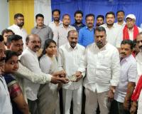 జగిత్యాల ఐ న్యూస్ రిపోర్టర్ షఫీకి మంత్రి అడ్లూరి లక్ష్మణ్ కుమార్ రూ.50 వేల ఆర్థిక సహాయం