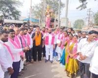 దీక్షా దివస్ సందర్భంగా కేటీఆర్ పిలుపుతో భారీ బైక్ ర్యాలీ