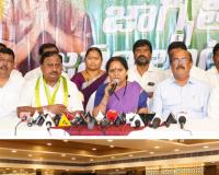 కళాకారులకు,కార్మికులకు అండగా ఉంటాం : కల్వకుంట్ల కవిత 