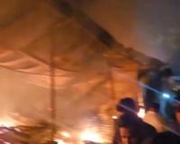 కొండగట్టు గుట్ట కింద భారీ అగ్ని ప్రమాదం – 20కి పైగా షాపులు దగ్ధం