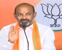 పంచాయతీలకు నెలలో నిధులు విడుదల చేయాలి – లేదంటే హైదరాబాద్‌లో సర్పంచుల పరేడ్: బండి సంజయ్