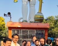 కొండగట్టులో అగ్ని ప్రమాద బాధితులకు జగిత్యాల లేడీస్ ఎంపోరియం సంఘం సభ్యుల చేయూత