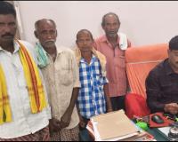 దళితుల భూమిని ఆక్రమించి, దారి మూసివేత