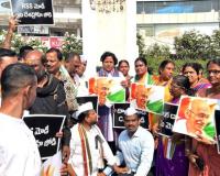 ఉపాధి హామీ పథకం నుంచి గాంధీ పేరు తొలగింపు దారుణం