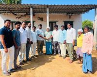 ఓదార్చే మాటలకన్నా ముందుకు వచ్చిన సహాయ హస్తం – రాఘవపట్నంలో మానవత్వానికి నిదర్శనం