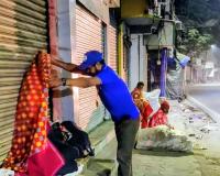 నూతన సంవత్సరానికి స్వాగతంగా నిరాశ్రయులకు దుప్పట్ల పంపిణీ చేసిన స్కై ఫౌండేషన్.