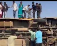 శంషాబాద్ వద్ద స్కూల్ బస్సు బోల్తా – పలువురు విద్యార్థులకు గాయాలు