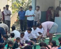 సర్పంచ్‌గా గెలుపొందిన సందర్భంగా స్కూల్ పిల్లలకు విందు భోజనం