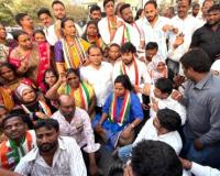 మాజీ మంత్రి తలసాని 24 గంటల్లో క్షమాపణ చెప్పాలి : కోట నీలిమ 