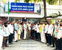 తలసాని వ్యాఖ్యలకు వ్యతిరేకంగా పీఎస్ లో కాంగ్రెస్ నేతల ఫిర్యాదు