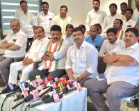 అవినీతి కవలలుగా ప్రజల కష్టాన్ని దోచుకున్న బీజేపీ–బీఆర్ఎస్ – డిసిసి అధ్యక్షులు, చొప్పదండి ఎమ్మెల్యే మేడిపల్లి సత్యం