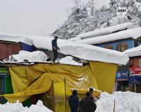 శ్రీనగర్‌లో మంచుపాతం  రవాణా, విద్యుత్ అంతరాయం 