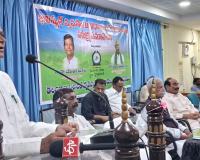 పంటల ధర నిర్ణయ అధికారం రైతులకే ఉండాలి