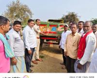 రోడ్డు ప్రమాదాల నివారణకు రేడియం స్టిక్కర్లు తప్పనిసరి – మేడిపల్లి ఎస్ఐ శ్రీధర్ రెడ్డి