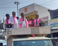 రాయికల్ లో బి ఆర్ ఎస్ నాయకుల ప్రచారం 