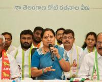 ప్రజలకు ప్రత్యామ్నాయ పార్టీ లేకపోవడంతోనే కాంగ్రెస్ గెలిచింది - కవిత 