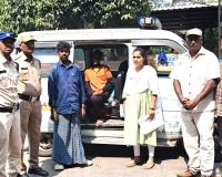 గాంధీ ఆసుపత్రి ఆవరణలో నిరాశ్రయుల దుర్బర జీవితం…