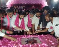 జగిత్యాలలో అర్ధరాత్రి కేసీఆర్ 72వ జన్మదిన వేడుకలు